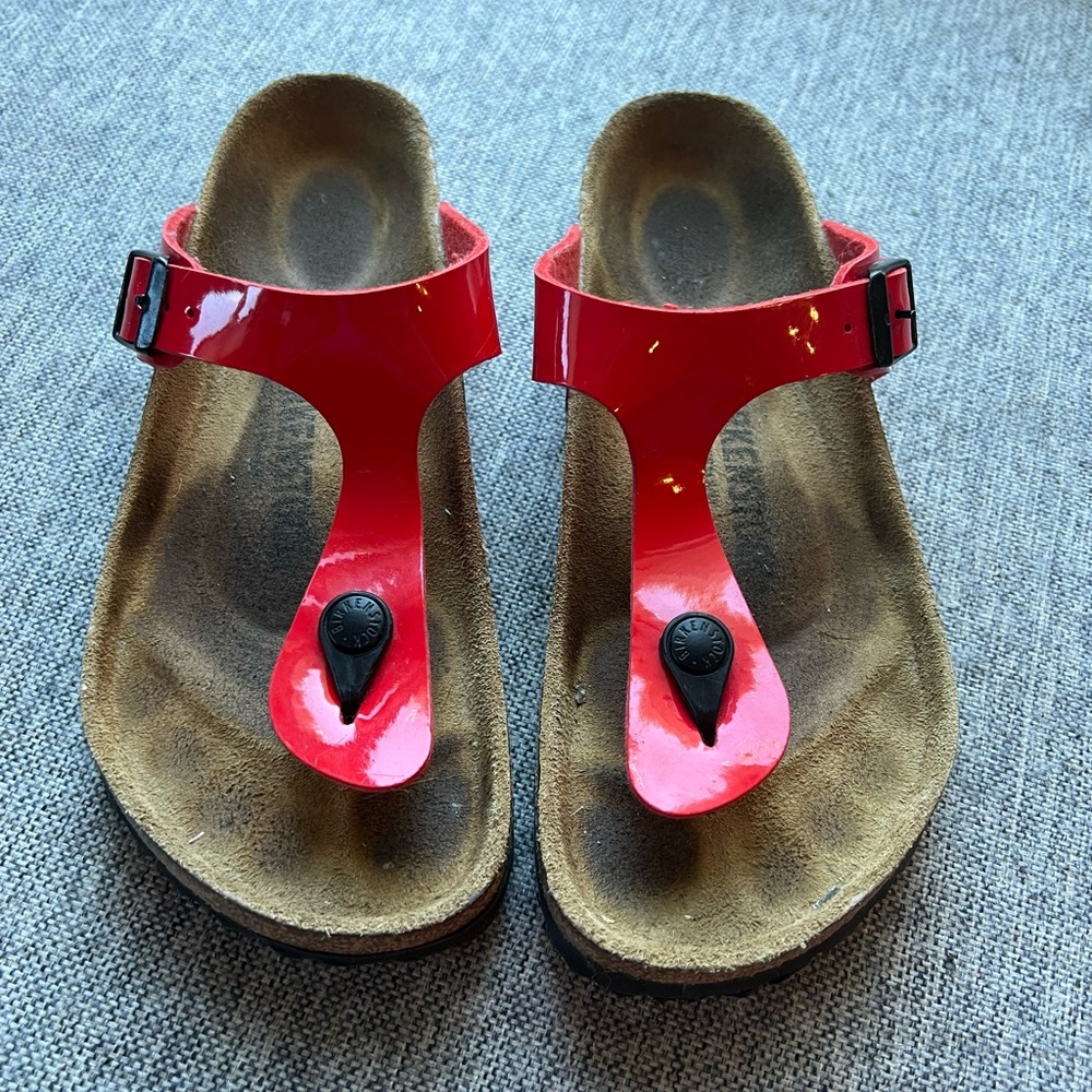 Birkenstock Gizeh Cherry patent red sandals